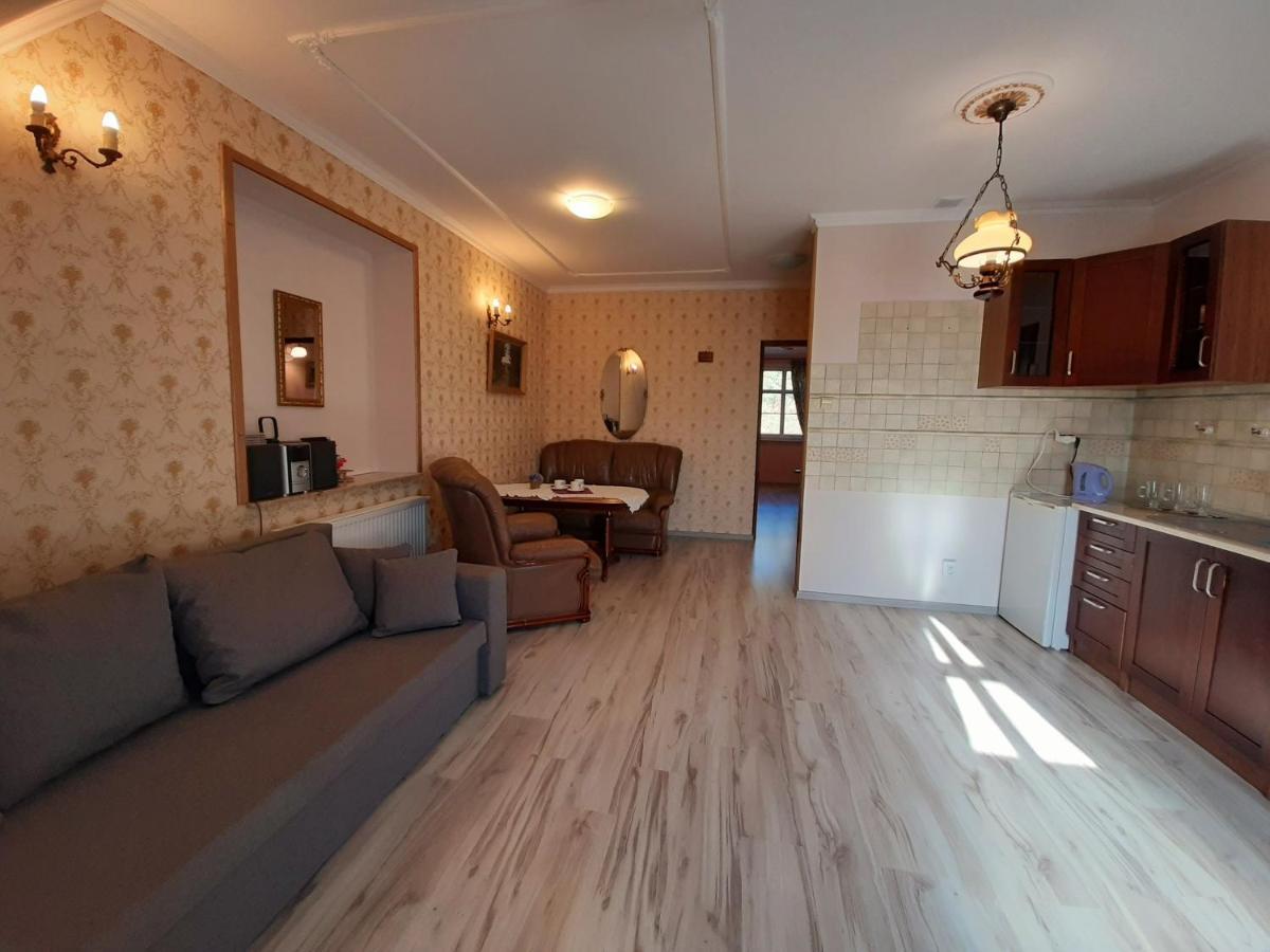 Dworek Bursztynowe Piaski Bed and breakfast